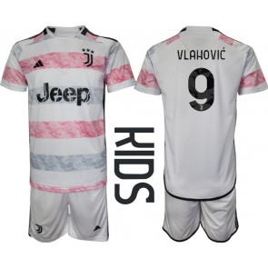 Juventus Dusan Vlahovic #9 Replika Babytøj Udebanesæt Børn 2023-24 Kortærmet (+ Korte bukser)
